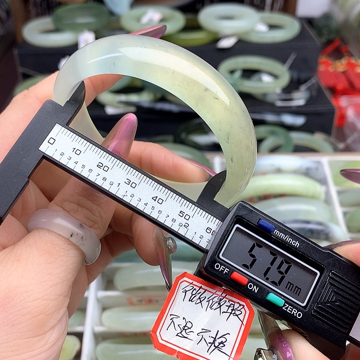 蛇纹石玉手镯未镶嵌514