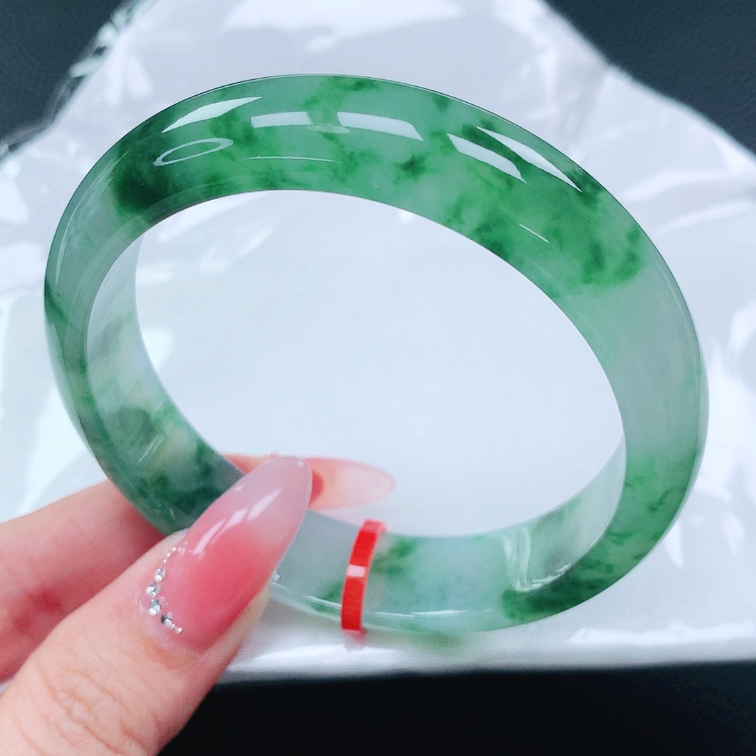 翡翠手镯未镶嵌57圈