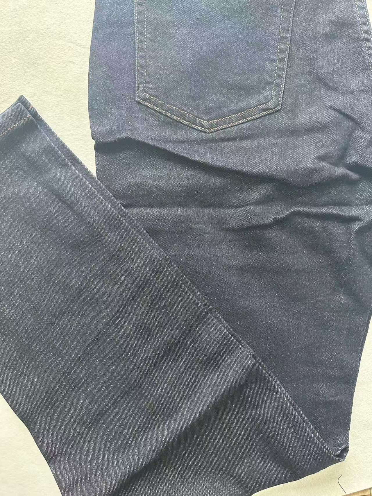 男士深蓝色休闲牛仔裤裤腰金色标志390号（D8016）