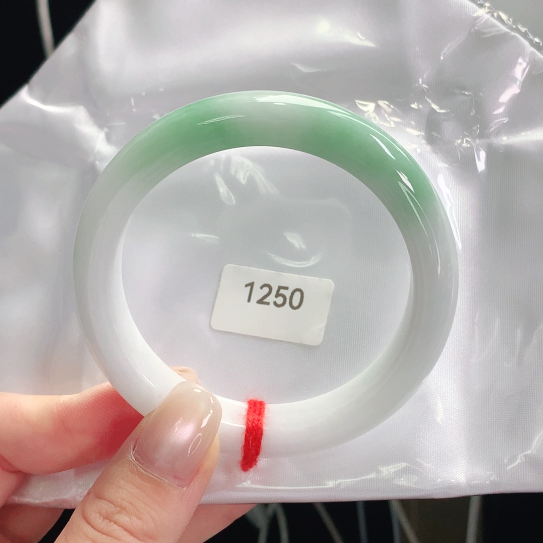 翡翠手镯未镶嵌天然翡翠手镯01