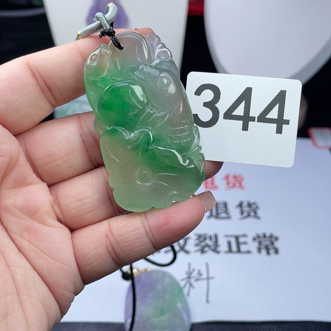 翡翠未镶嵌吊坠(赠链)