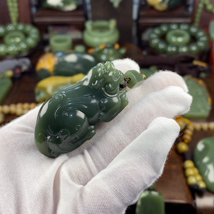 【闪购商品】岫岩老玉（透闪石质玉）颈饰未镶嵌