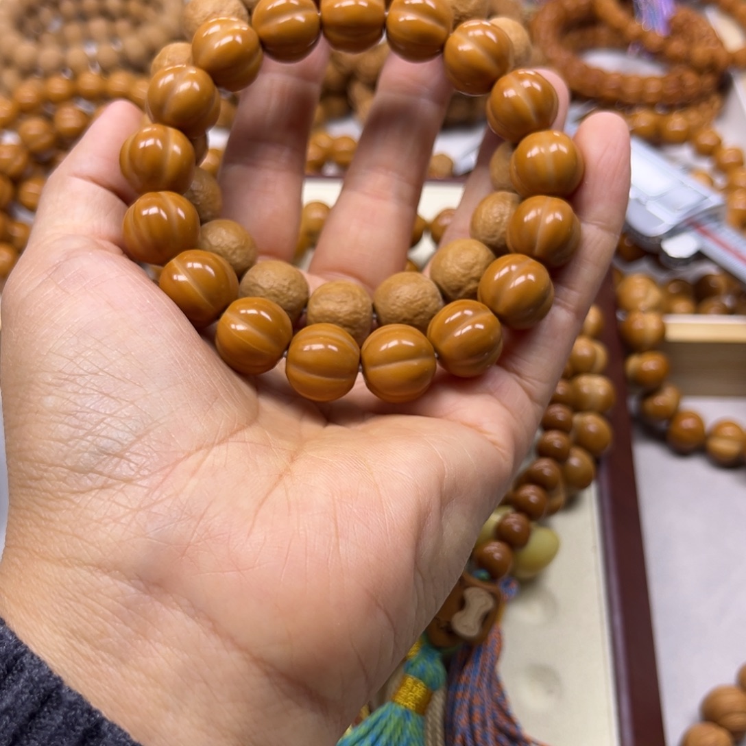 菩***尘猴头核桃手串橘子，泡芙各一条