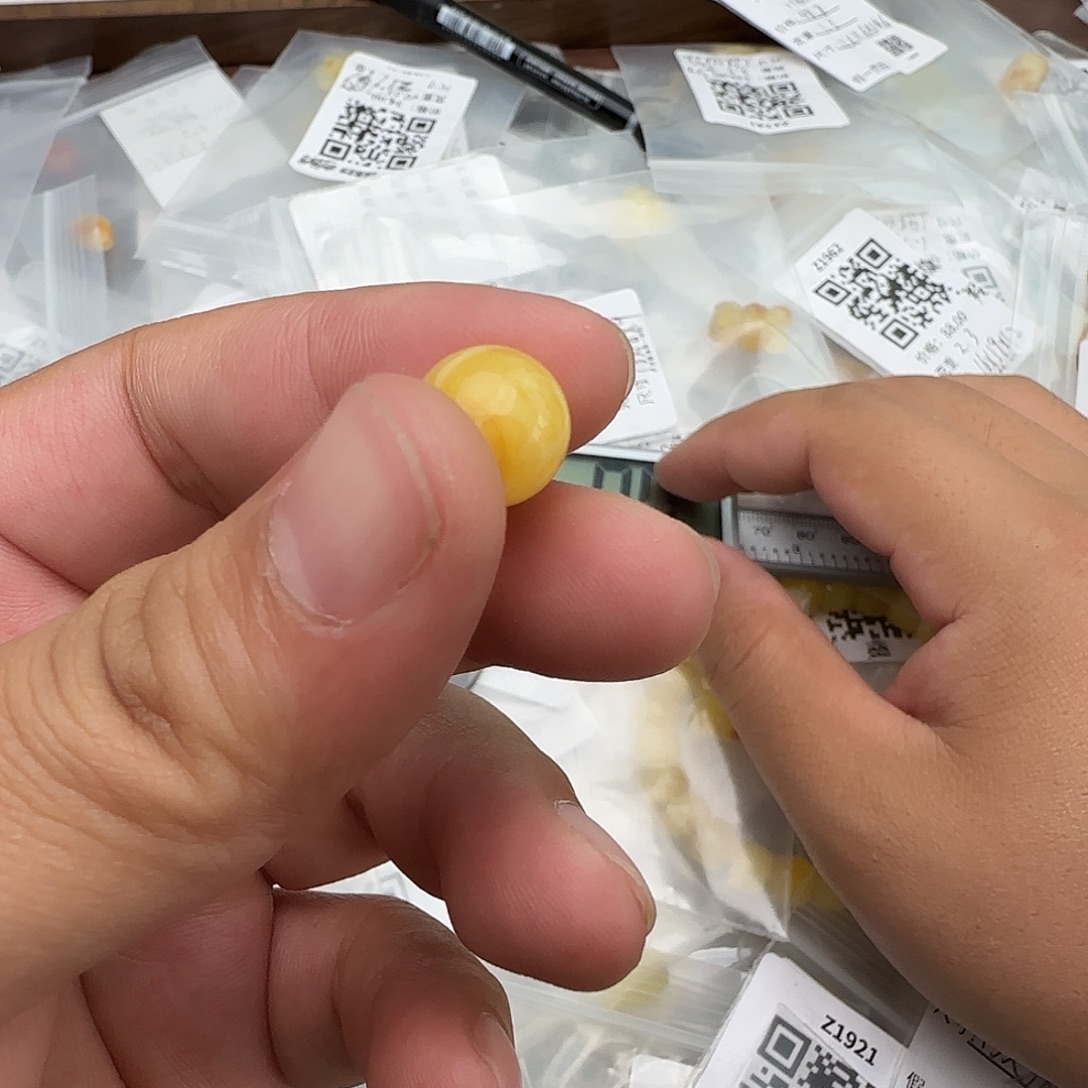 琥珀未镶嵌珠宝奇石