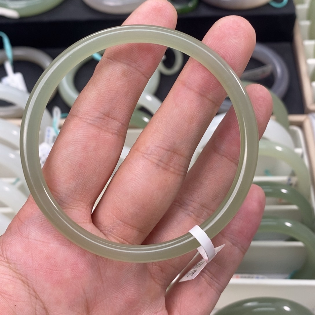 和田玉手镯未镶嵌莎5960