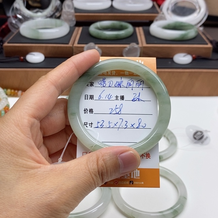 石英质玉手镯未镶嵌唠***丽