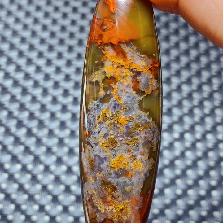 玛瑙/玉髓颈饰未镶嵌見**山