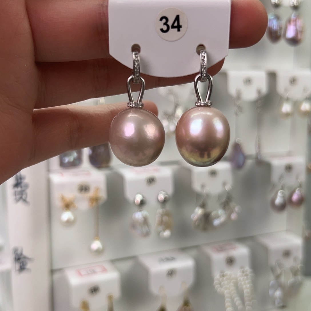 芙***宝非金属巴洛克花瓣耳饰 