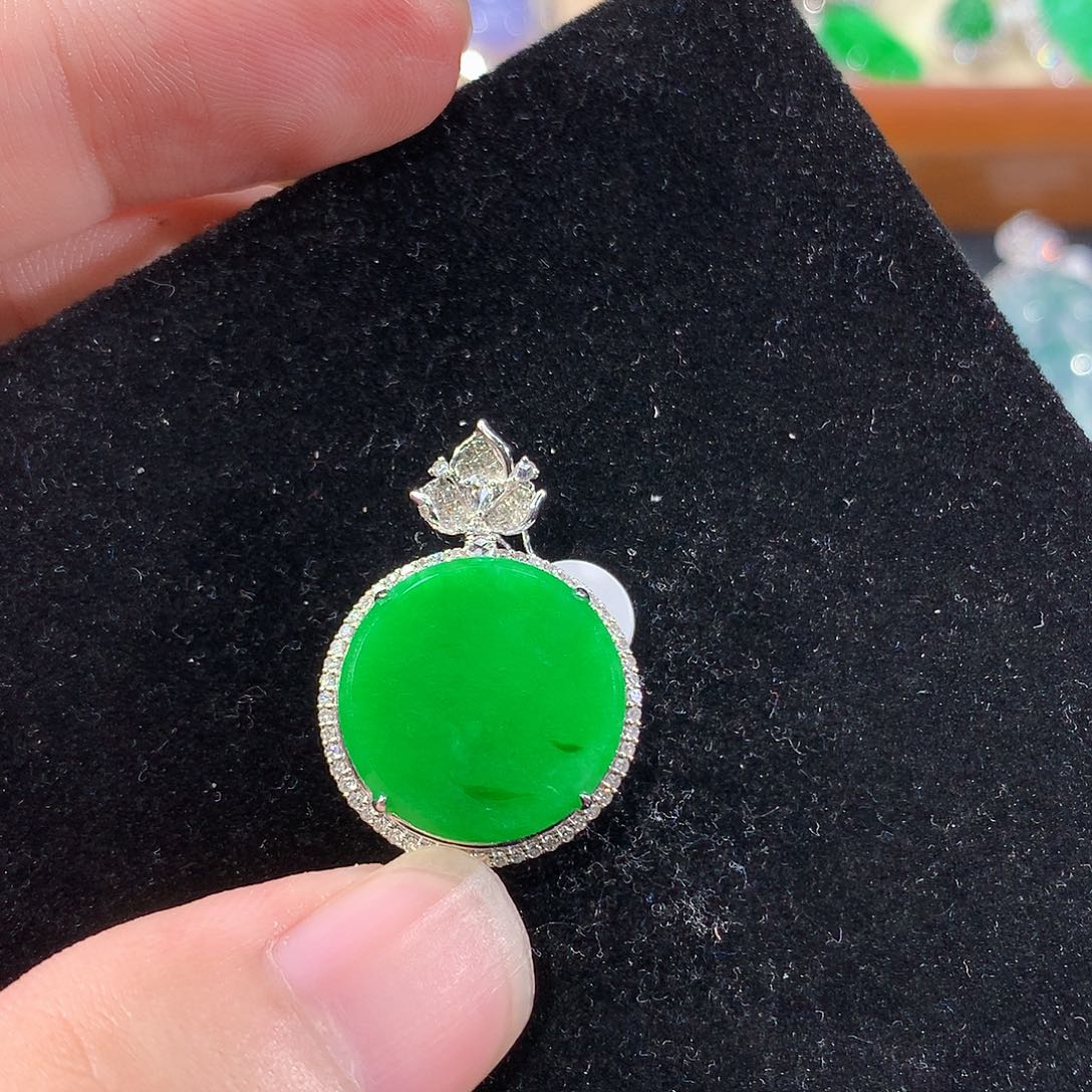 翡翠18K金镶嵌耳饰