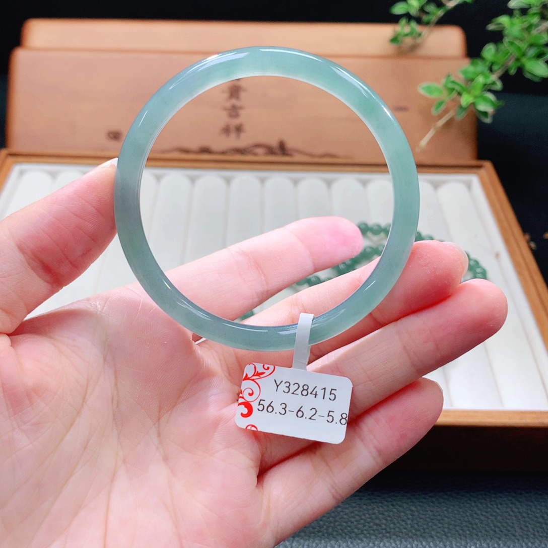 翡翠手镯（圆镯）未镶嵌