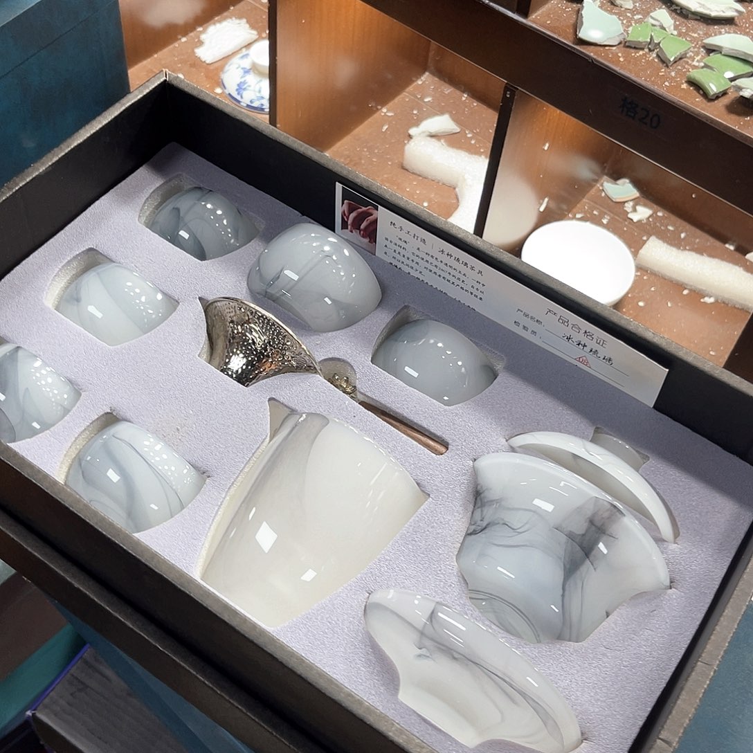 孤品茶具套装等。      
