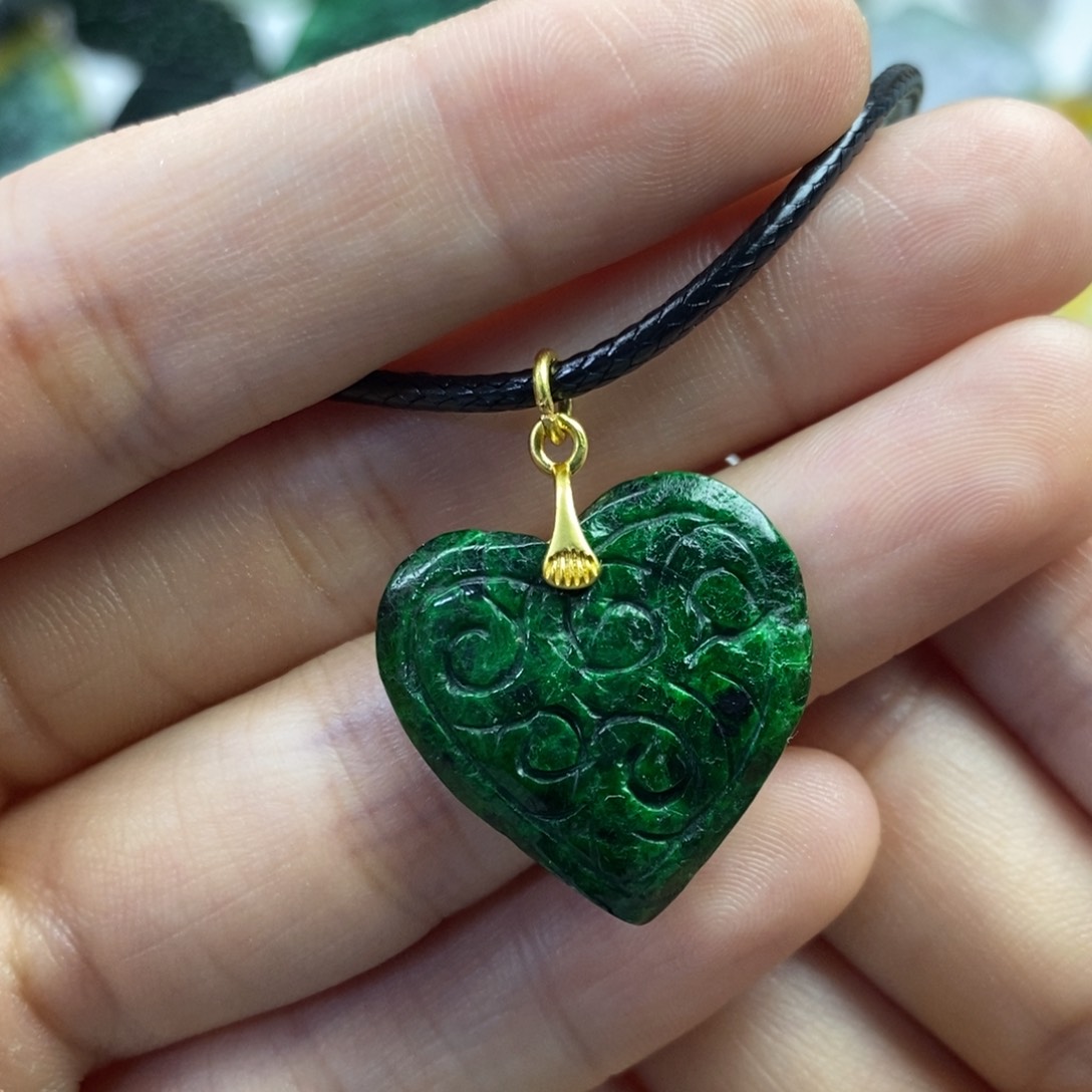 翡翠未镶嵌颈饰星*