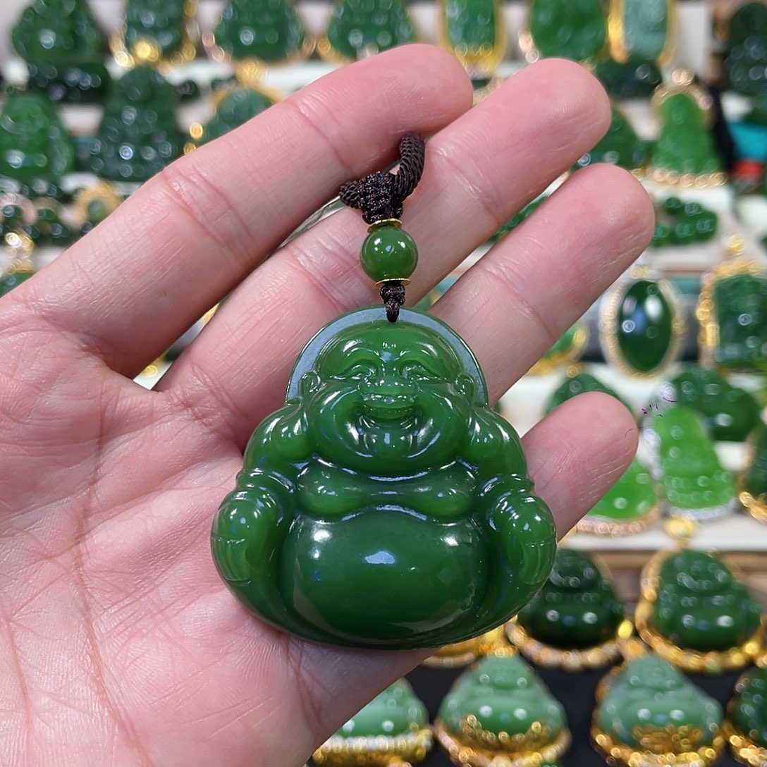 颈饰18K金镶嵌和田玉（碧玉）48mm