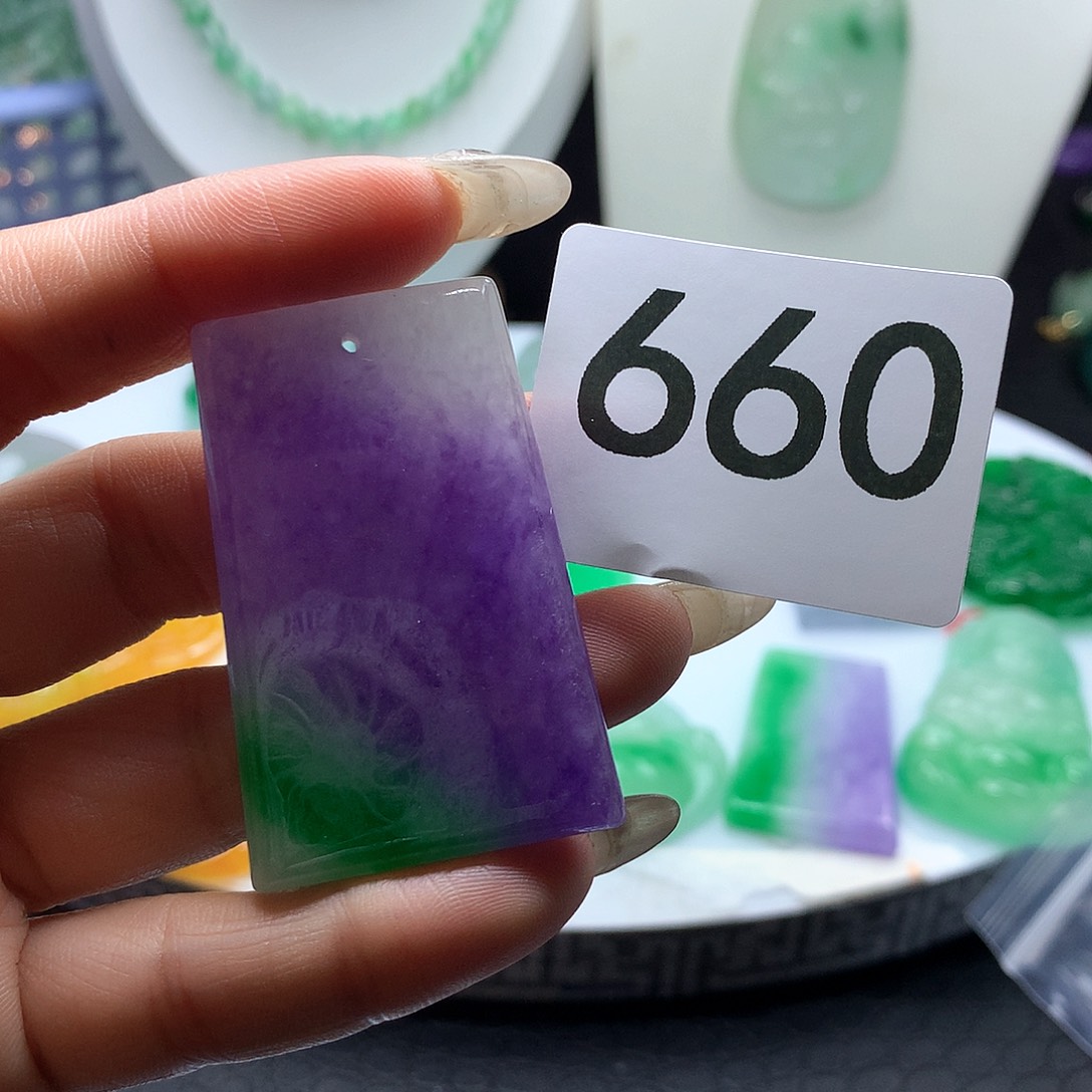 翡翠吊坠(赠链)未镶嵌