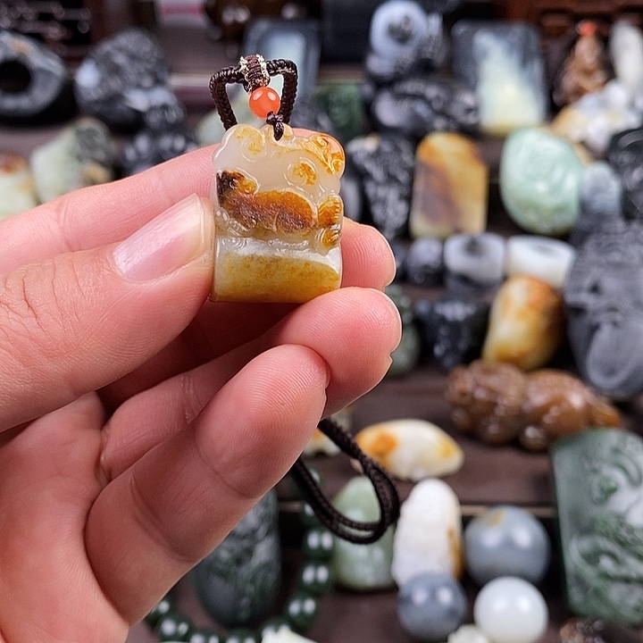 西***门和田玉未镶嵌颈饰