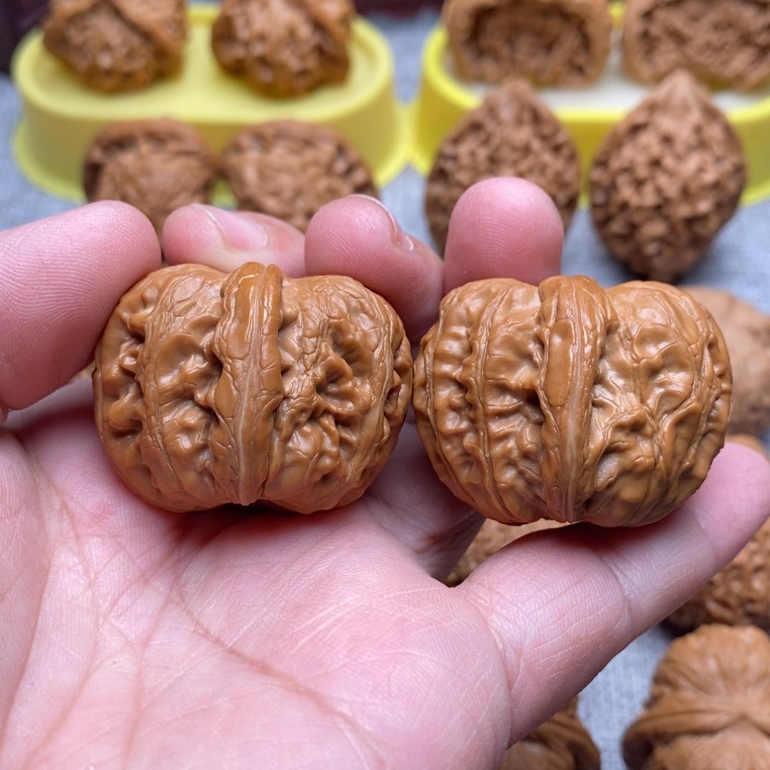 文玩核桃把件39红皮元宝精品