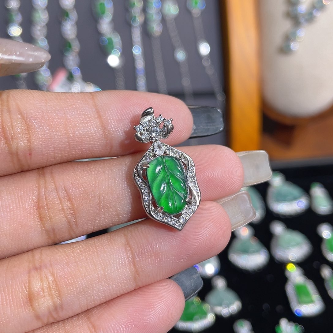 吊坠(不含链)未镶嵌翡翠