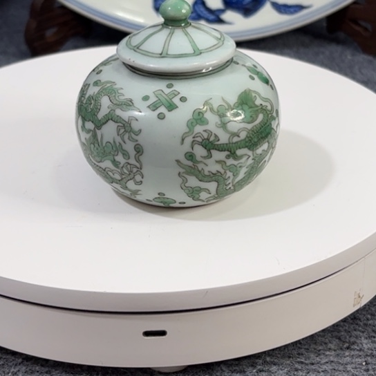 不***茶一个龙纹茶叶罐子