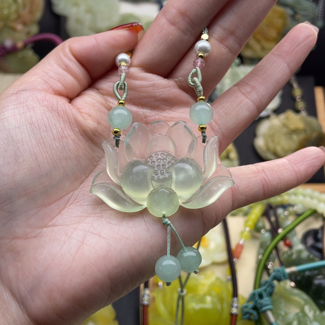 蛇纹石玉颈饰未镶嵌