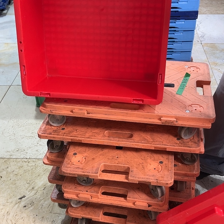 阿***强厚款一个车一和箱子