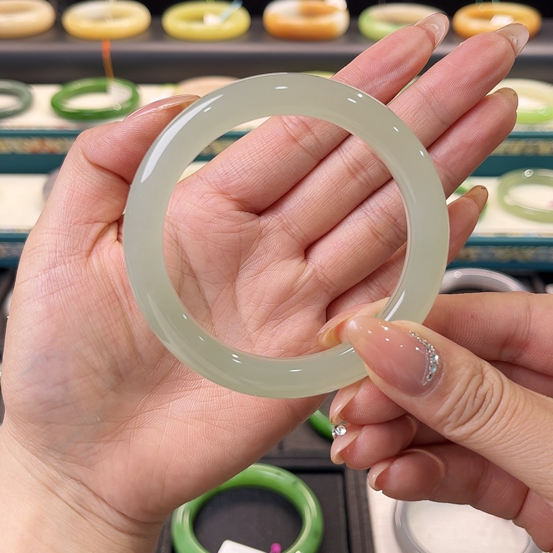 和田玉未镶嵌手镯