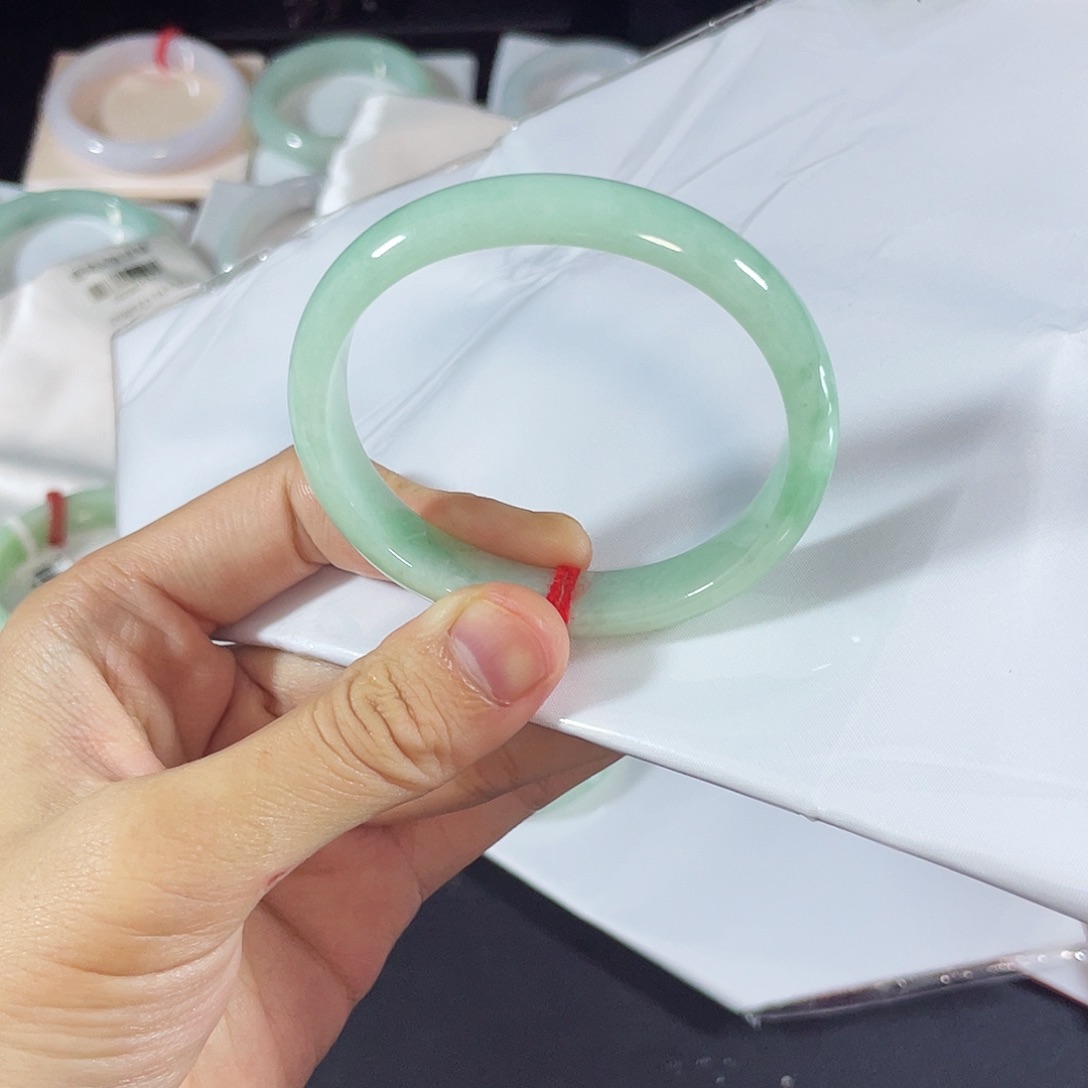 未镶嵌手镯翡翠天然翡翠手镯