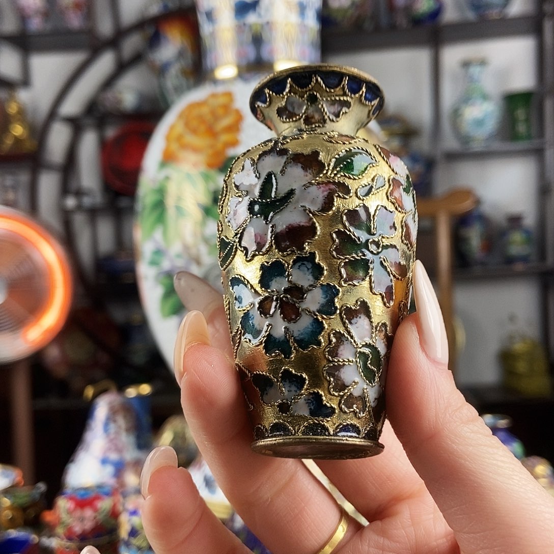 水****铜花丝金地小瓶子