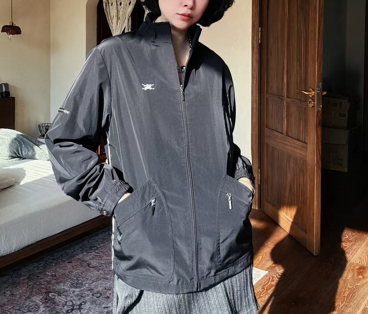 95新 BURBERRY/博柏利 送中检/博柏利黑色夹克白战马外套
