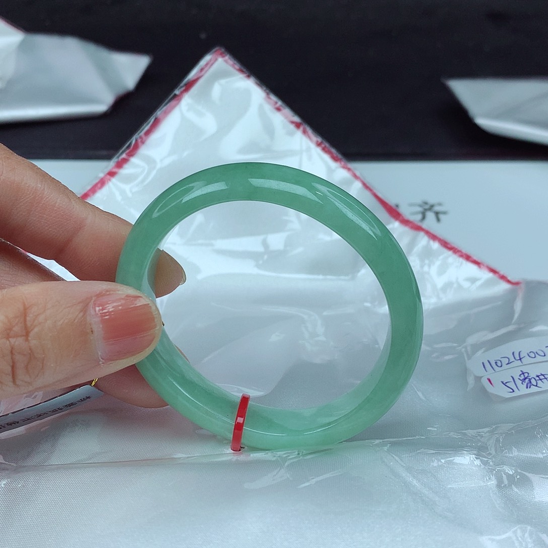 翡翠手镯未镶嵌51贵0284