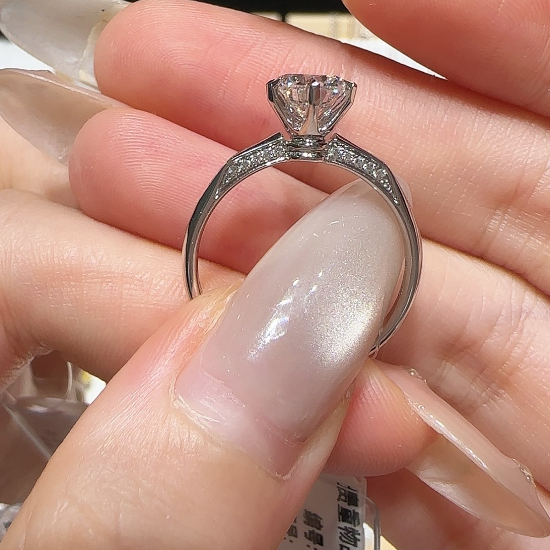 实验室培育钻石18K金镶嵌一卡戒臂镶钻设计款六爪 11-16圈