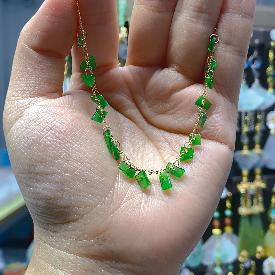 18K金镶嵌翡翠耳饰翡翠