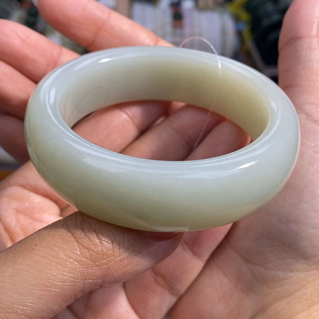 和田玉未镶嵌手镯