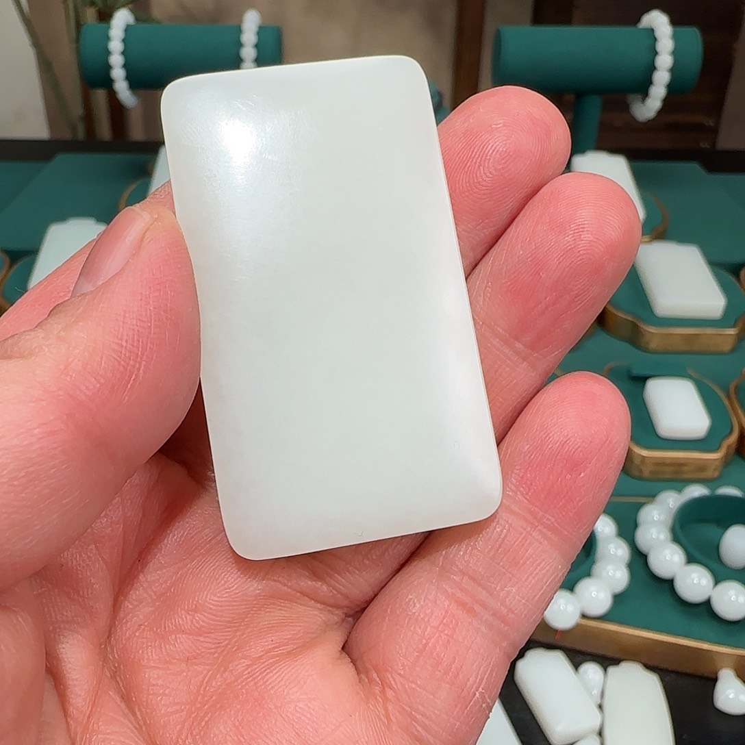 用***9和田玉未镶嵌颈饰