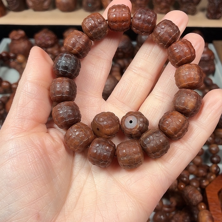 用***7库克吊坠特价款库克雕刻黄金甲手串