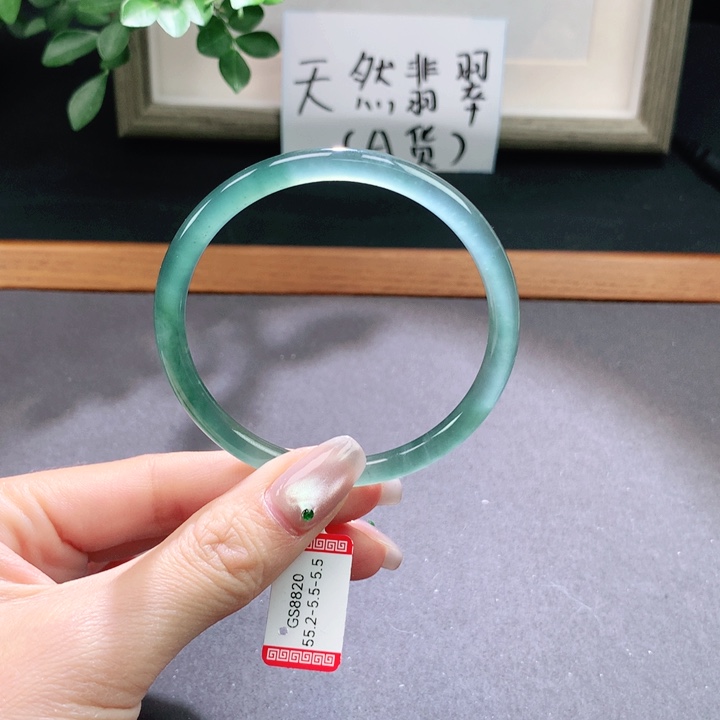 翡翠手镯未镶嵌天然翡翠手镯