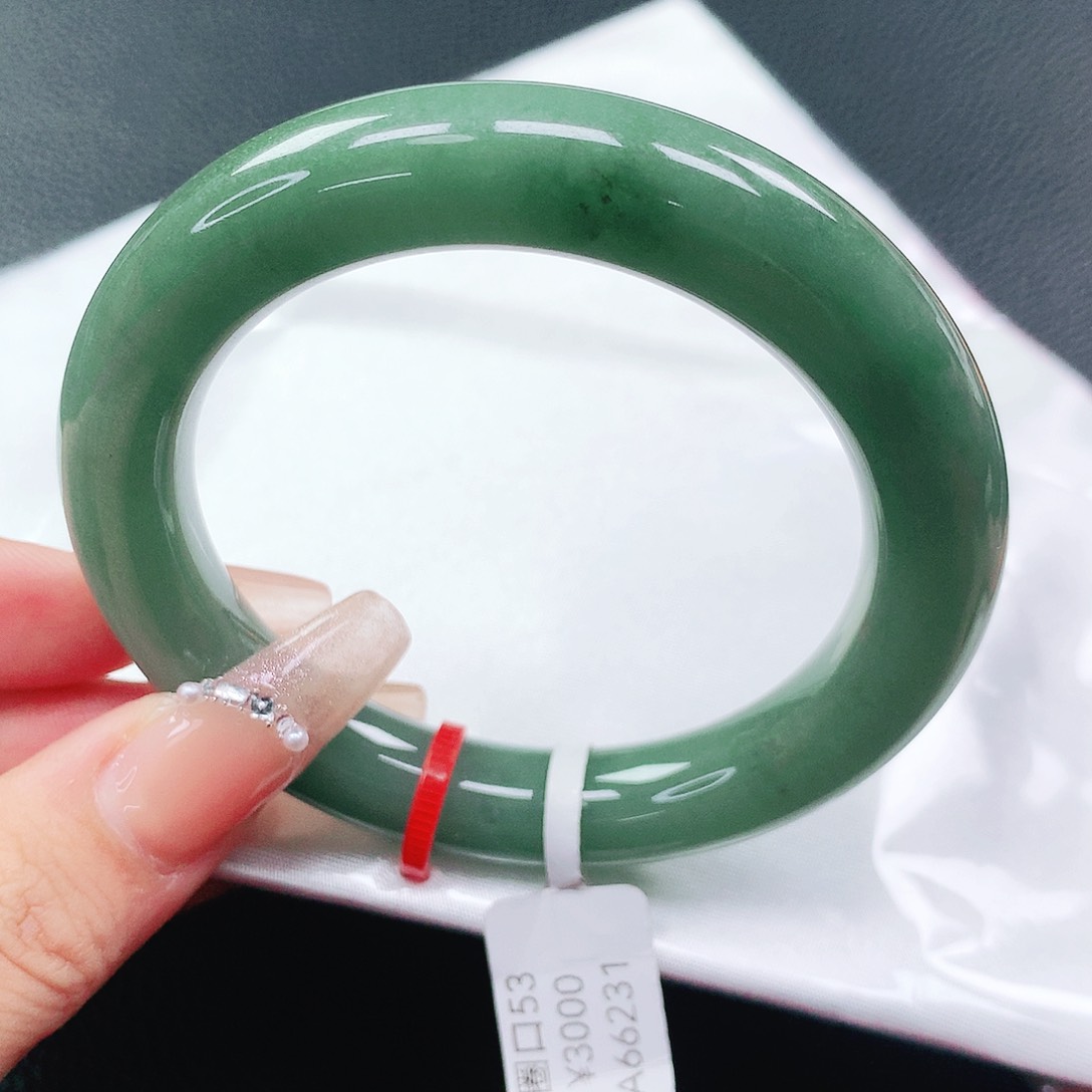 翡翠手镯未镶嵌53圈