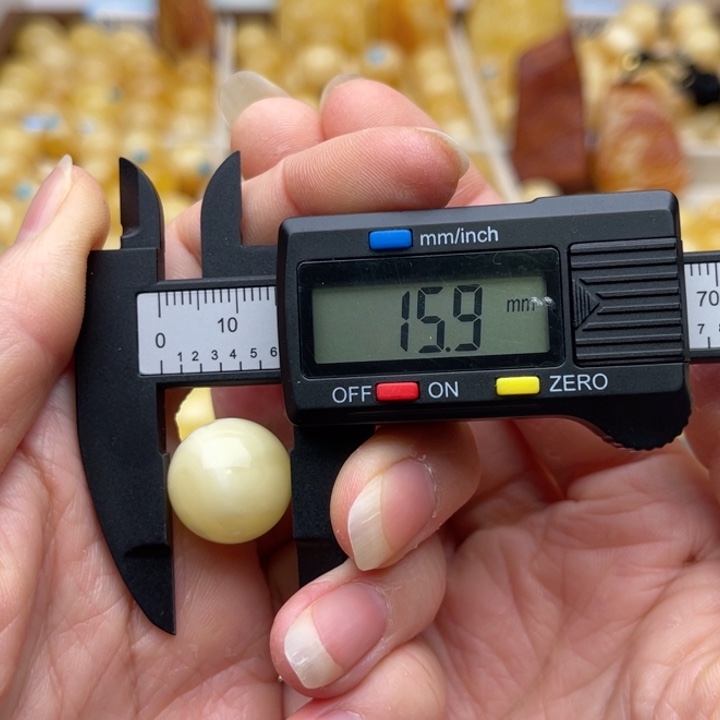 裸石琥珀未镶嵌王**E蜜蜡圆珠鸽