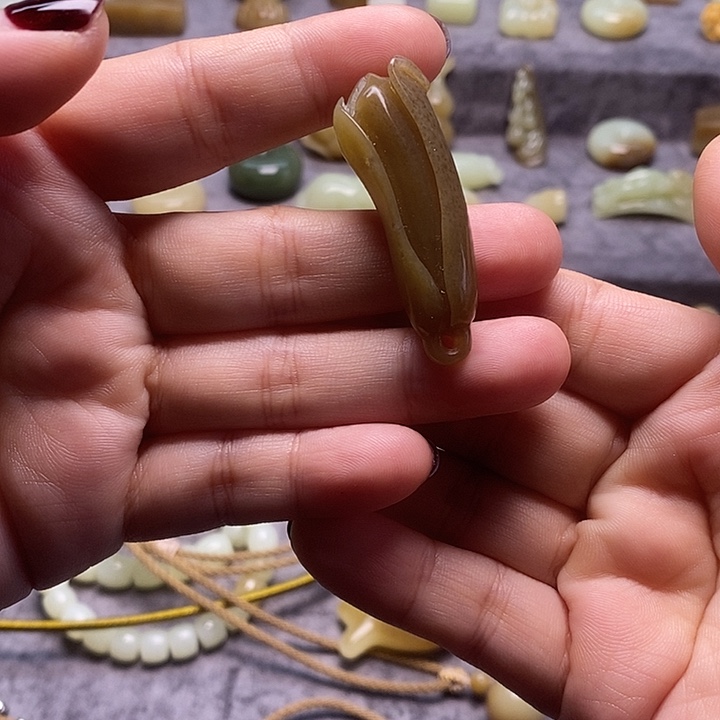 和田玉（糖玉）未镶嵌颈饰