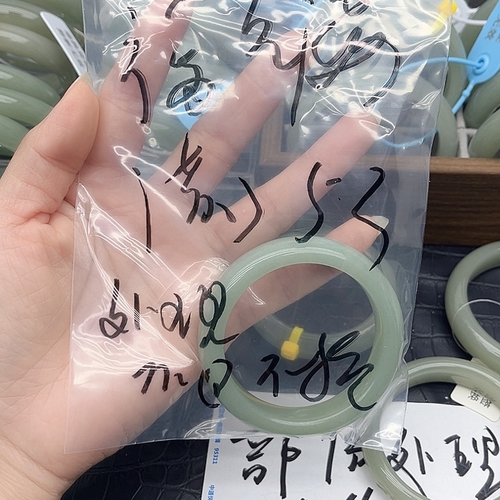 石英质玉未镶嵌手镯