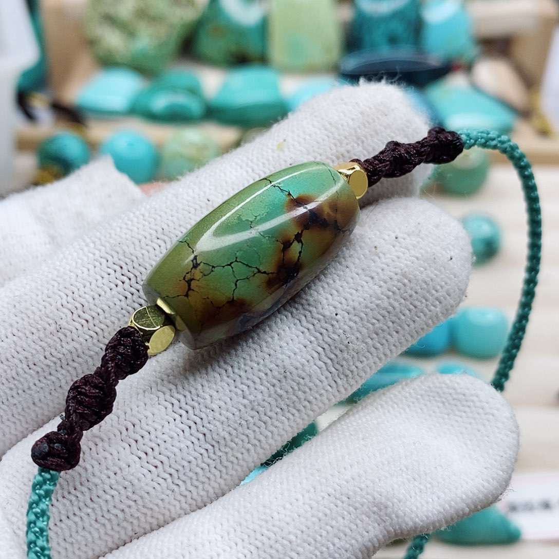 绿松石颈饰未镶嵌