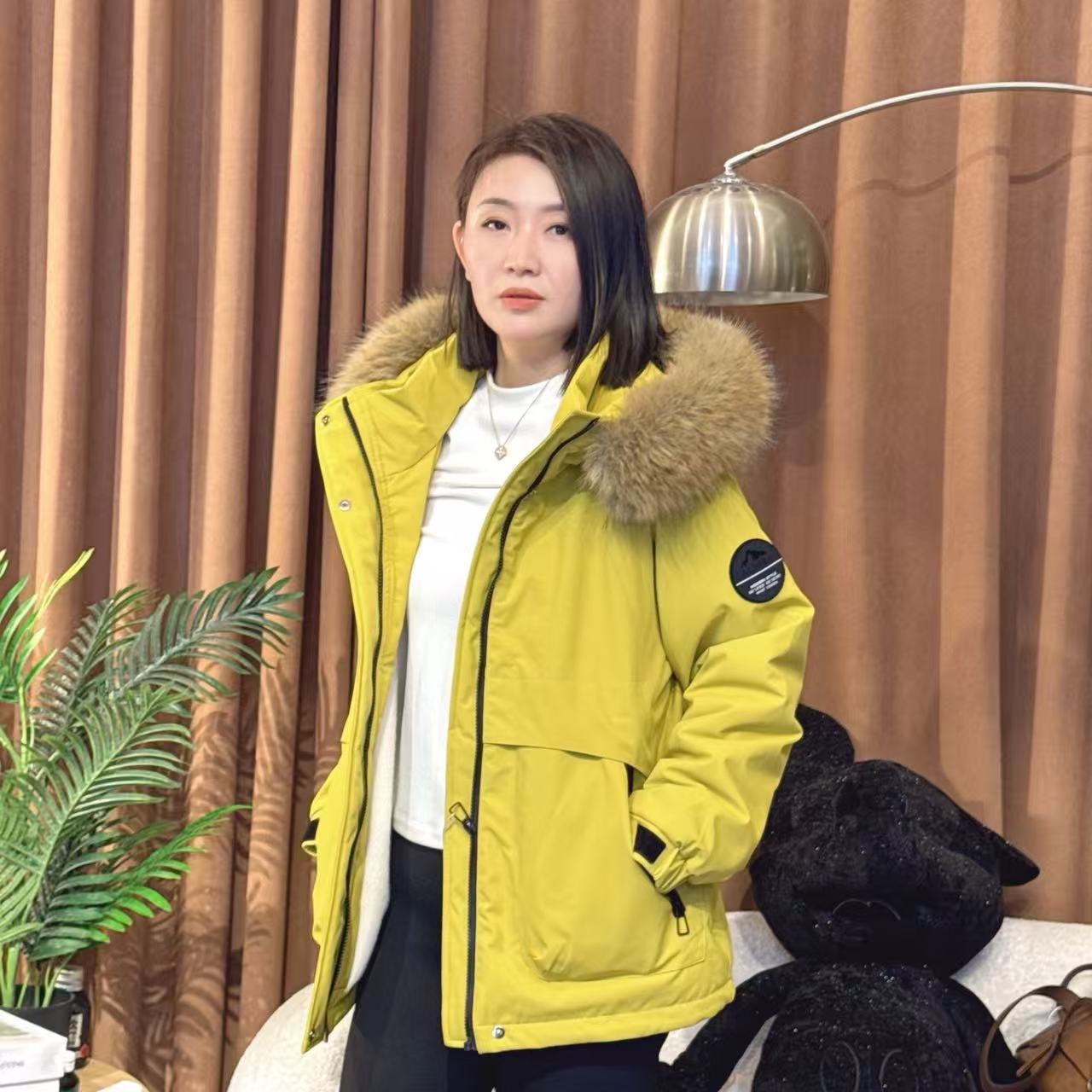 【二婷推荐】25年秋冬季新款时尚毛领连帽加厚冲锋外套5813