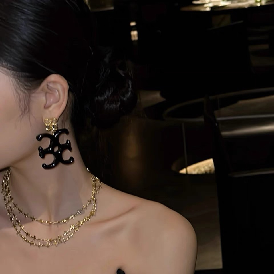 铜合金树脂耳饰 博主同款coc小众设计大LOgo夸张耳坠高级感气质