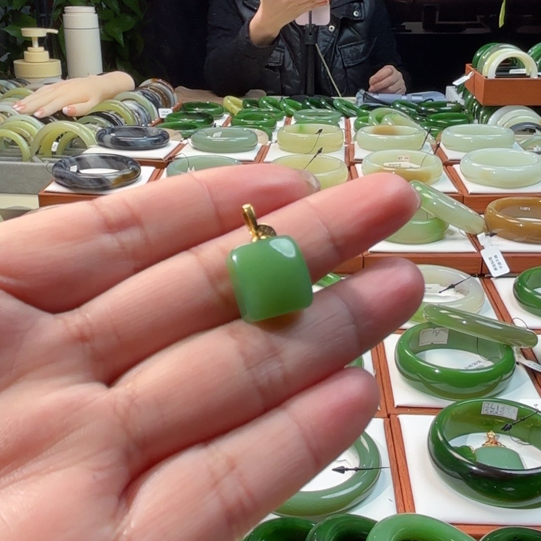 和田玉吊坠(赠链)未镶嵌