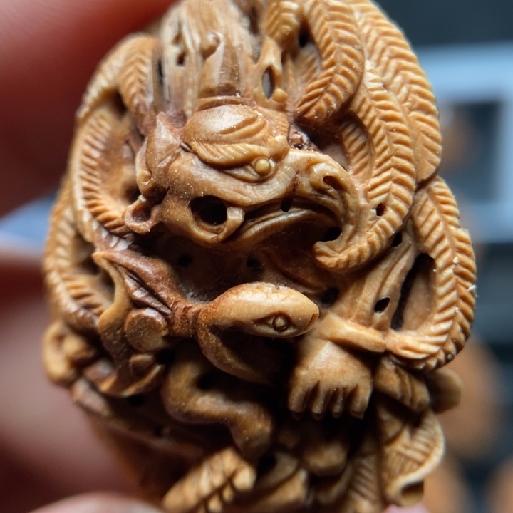 桃核手工金翅大鹏鸟