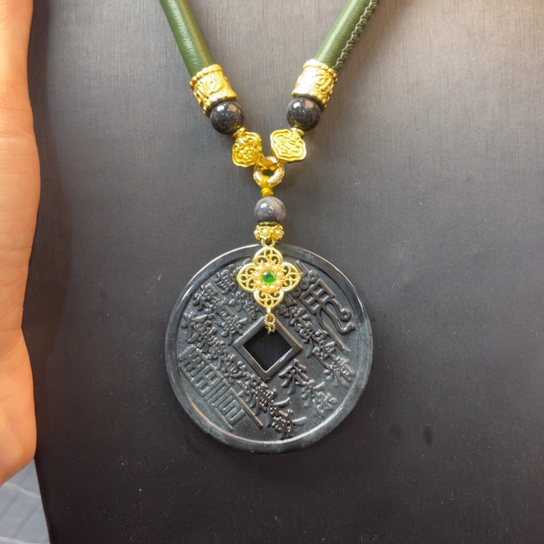 翡翠颈饰未镶嵌吊坠