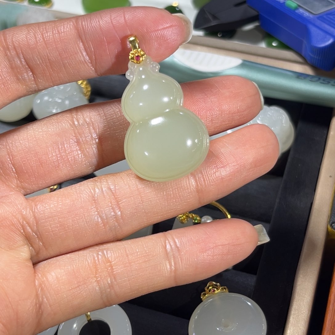 和田玉（碧玉）颈饰未镶嵌