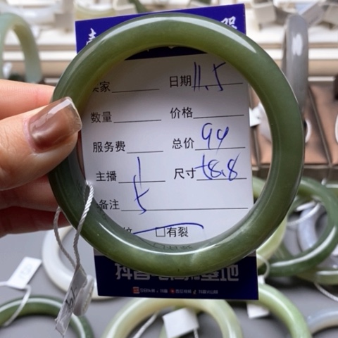 于***理和田玉未镶嵌手镯