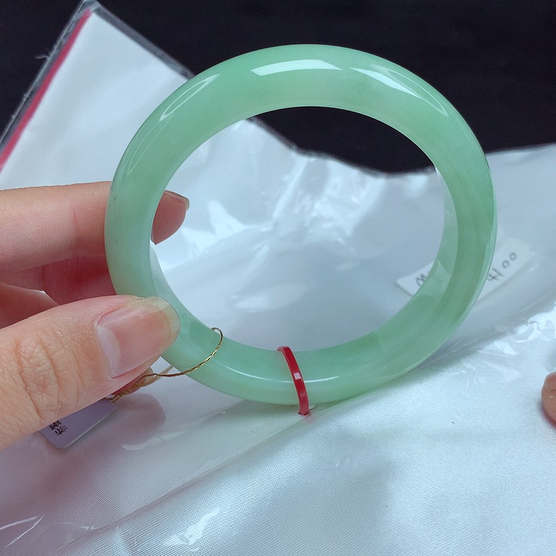 翡翠手镯未镶嵌57圈878