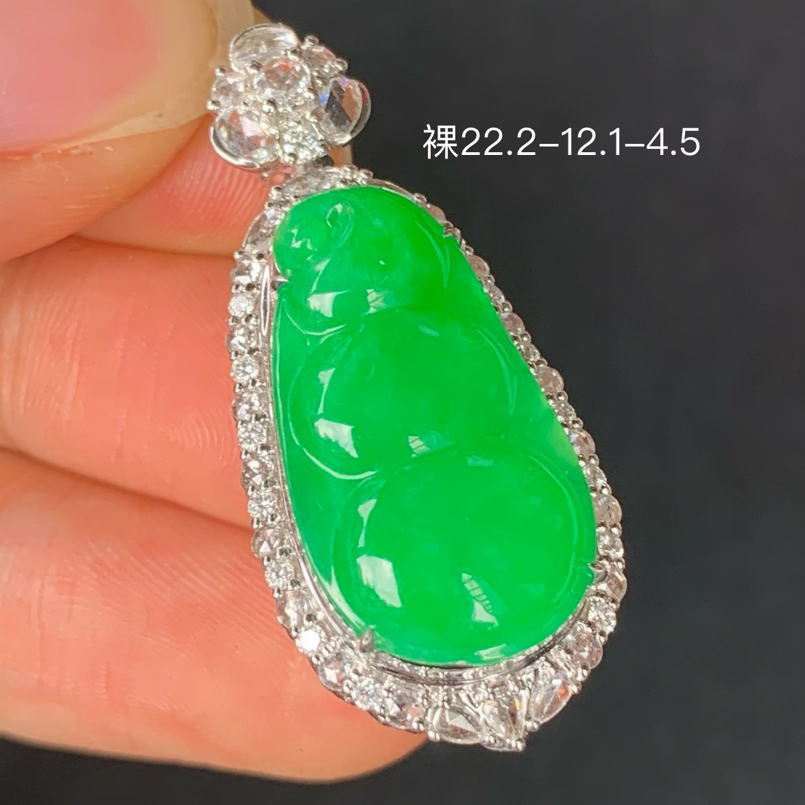 高冰阳绿福豆天然翡翠吊坠 小众珠宝珠宝玉器 镶嵌精致