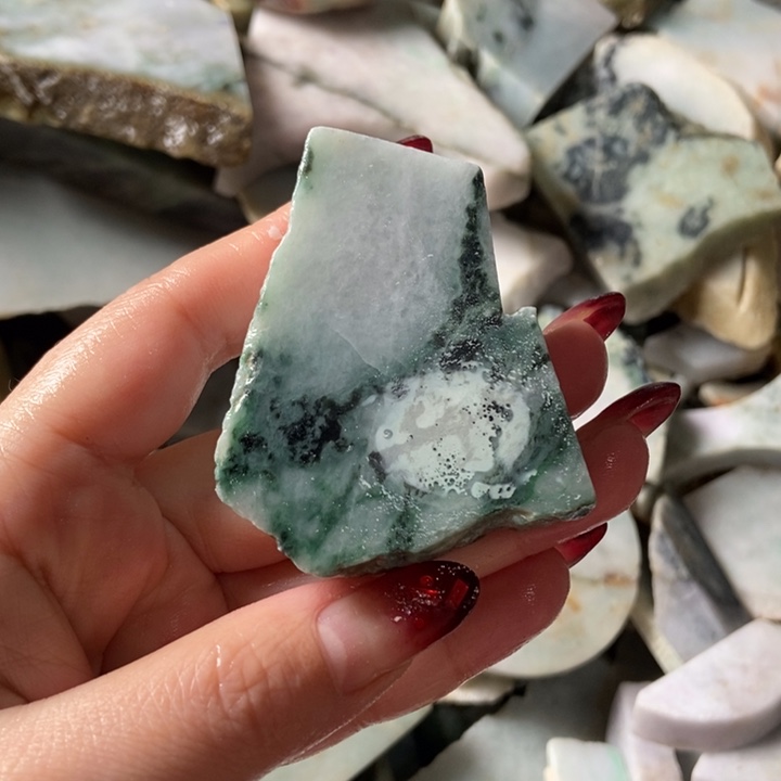 翡翠颈饰未镶嵌天然翡翠